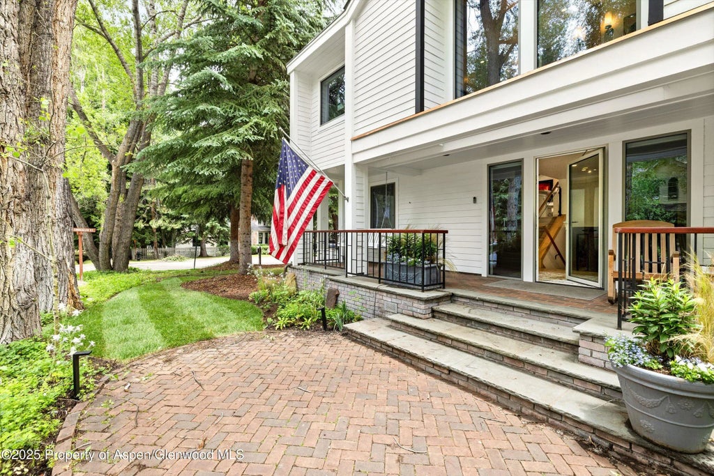 28 of 34 - 437 W Smuggler Street, Aspen, CO