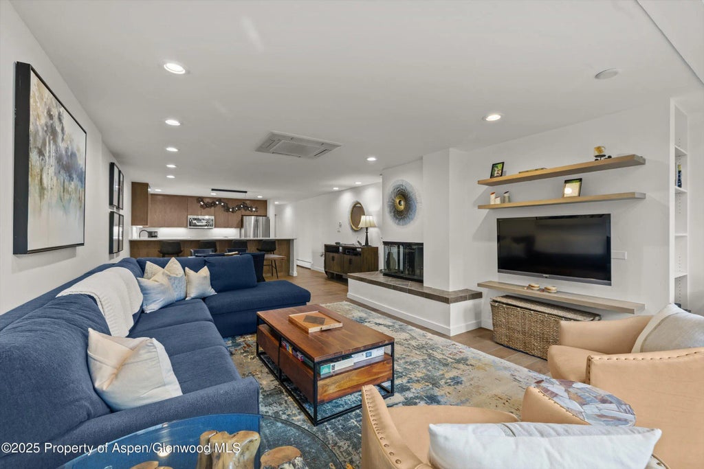 5 of 16 - 926 Waters Avenue 301, Aspen, CO