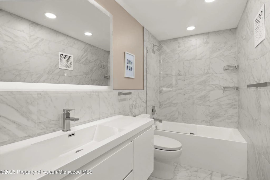 11 of 24 - 950 Vine Street, Aspen, CO