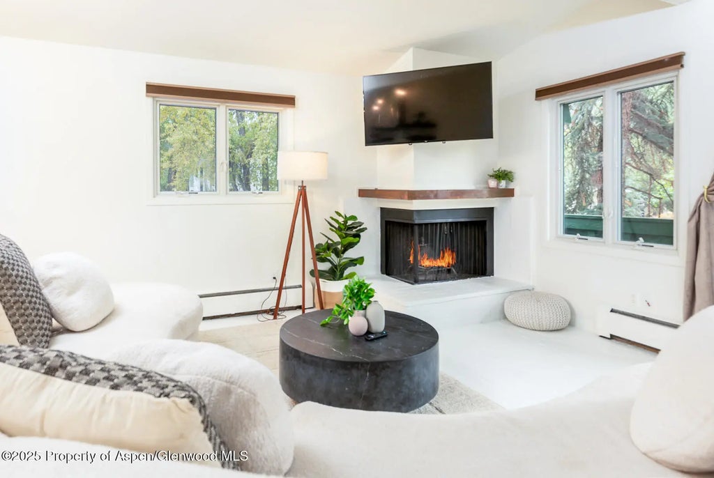 2 of 20 - 415 Park Circle 5, Aspen, CO
