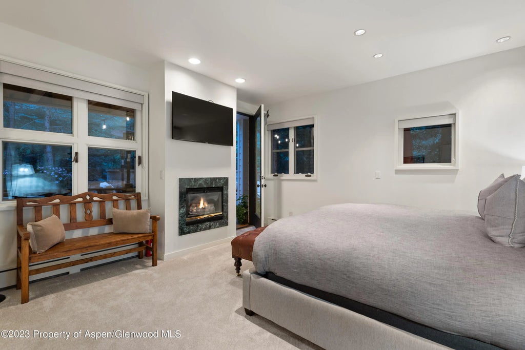 36 of 43 - 901 Ute Avenue, Aspen, CO