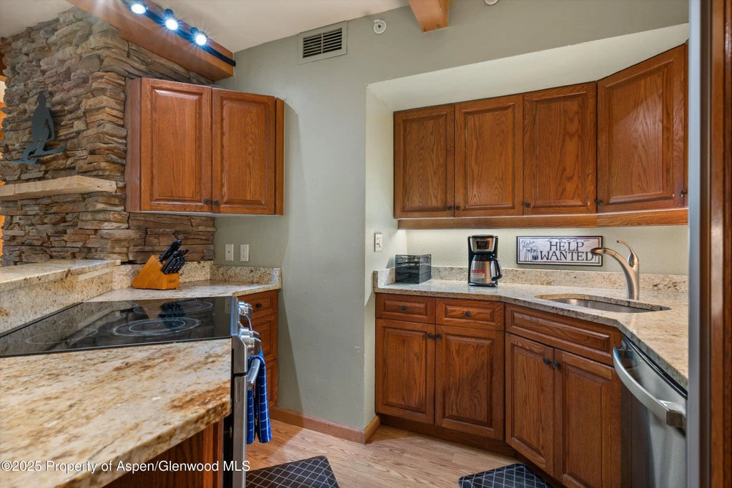 10 of 37 - 600 Carriage Way K9&10, Snowmass Village, CO