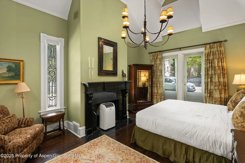 13 of 39 - 200 W Hopkins Avenue, Aspen, CO