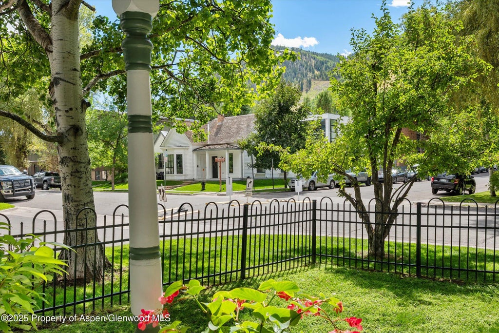 34 of 39 - 200 W Hopkins Avenue, Aspen, CO