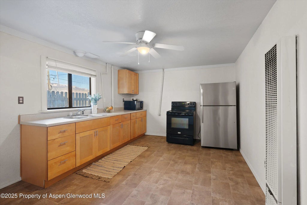 18 of 33 - 411 E 1st Street, Rifle, CO