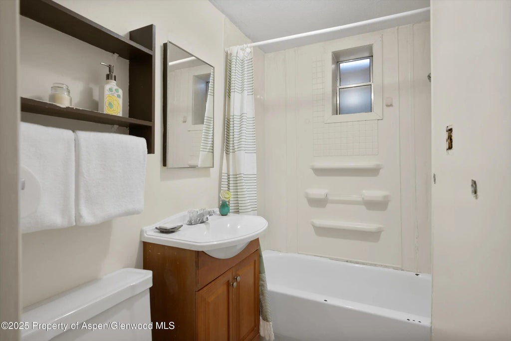 24 of 33 - 411 E 1st Street, Rifle, CO