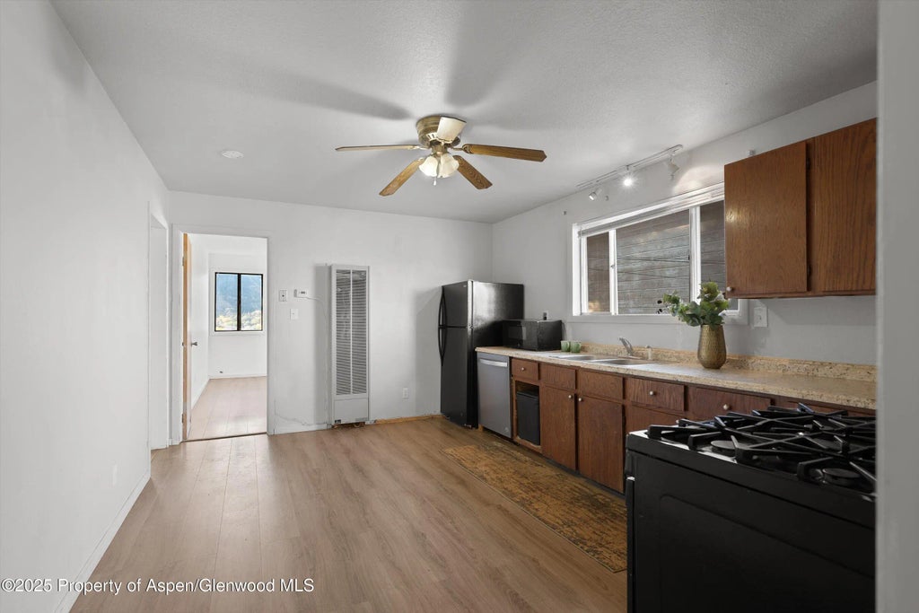 3 of 33 - 411 E 1st Street, Rifle, CO