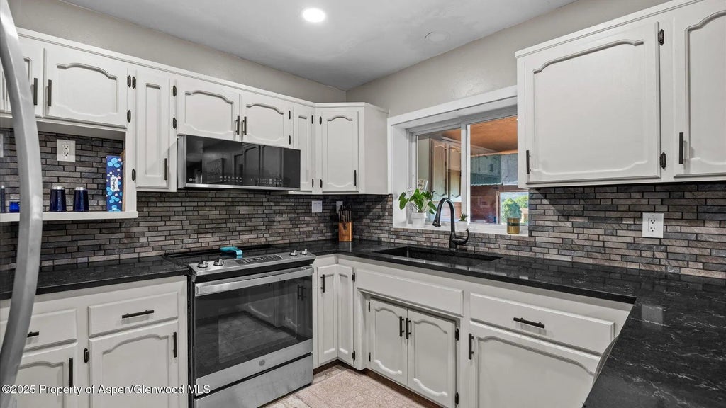 11 of 28 - 1433 Jays Avenue, Rifle, CO