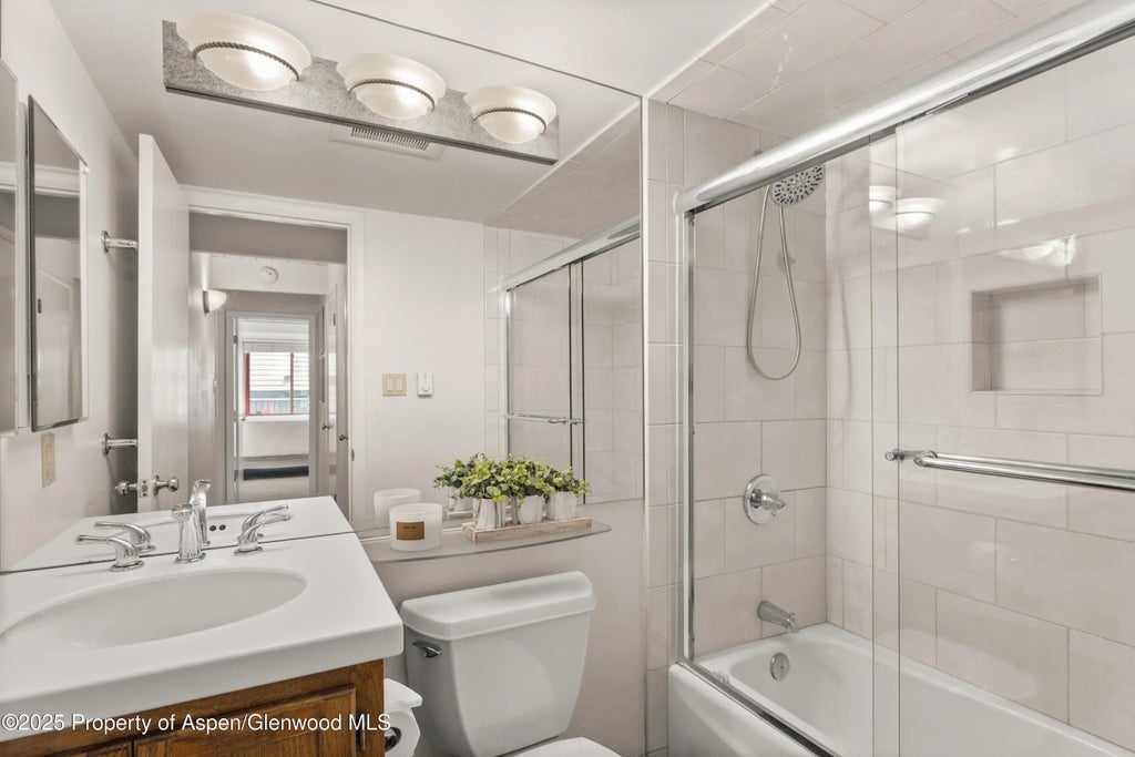 9 of 11 - 901 E Hyman Avenue 14, Aspen, CO