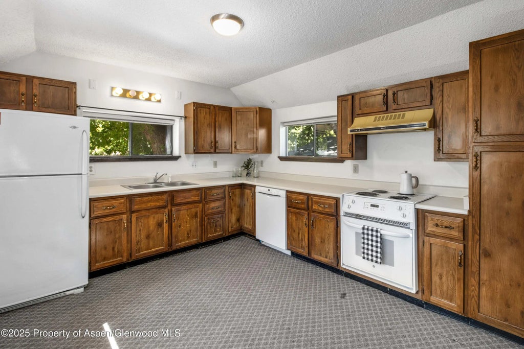 8 of 26 - 729 & 731 Bennett Avenue, Glenwood Springs, CO