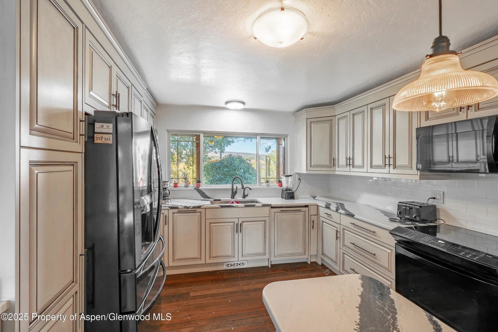 9 of 49 - 4784 County Road 312, New Castle, CO