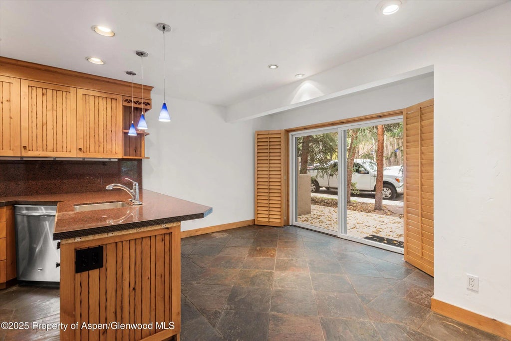 7 of 22 - 814 W Bleeker Street E5, Aspen, CO