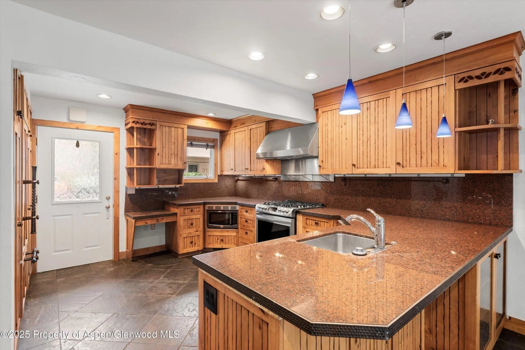 8 of 22 - 814 W Bleeker Street E5, Aspen, CO