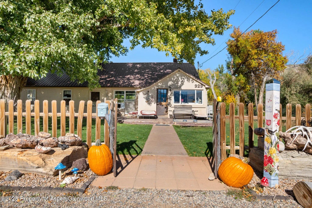 21 of 81 - 929 County Road 215, Parachute, CO
