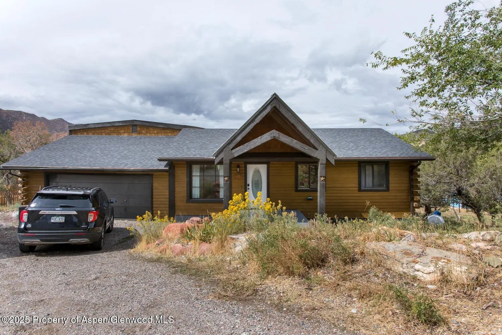 2 of 31 - 319 Glen Eagle Circle, New Castle, CO