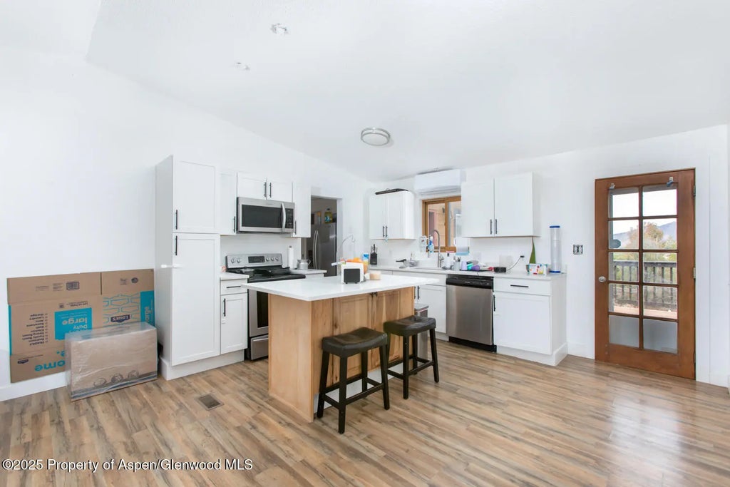 4 of 31 - 319 Glen Eagle Circle, New Castle, CO