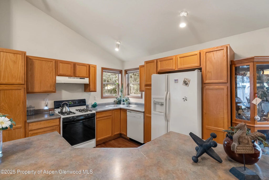 7 of 27 - 310 Mesquite Court, New Castle, CO