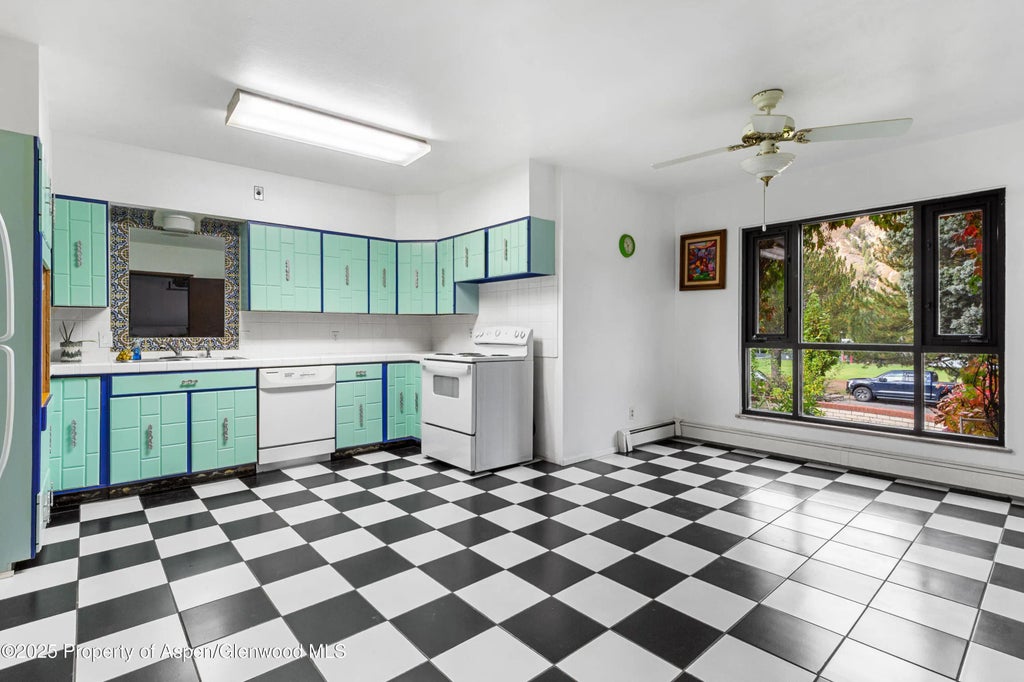 9 of 31 - 1712 Blake Avenue, Glenwood Springs, CO