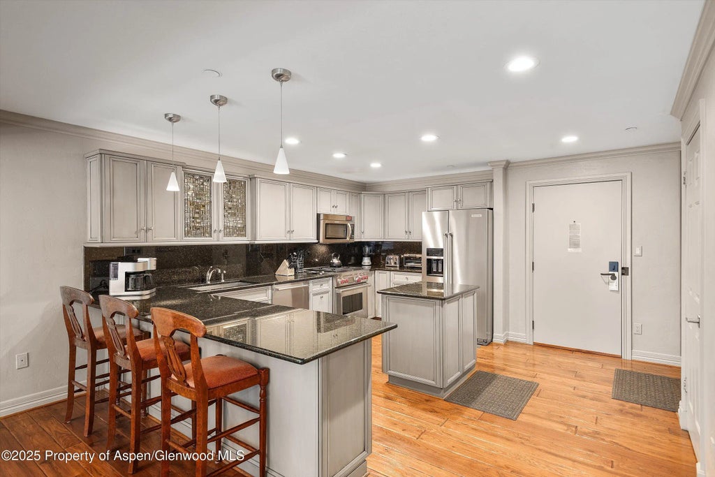 6 of 19 - 555 E Durant Avenue 4-e, Aspen, CO