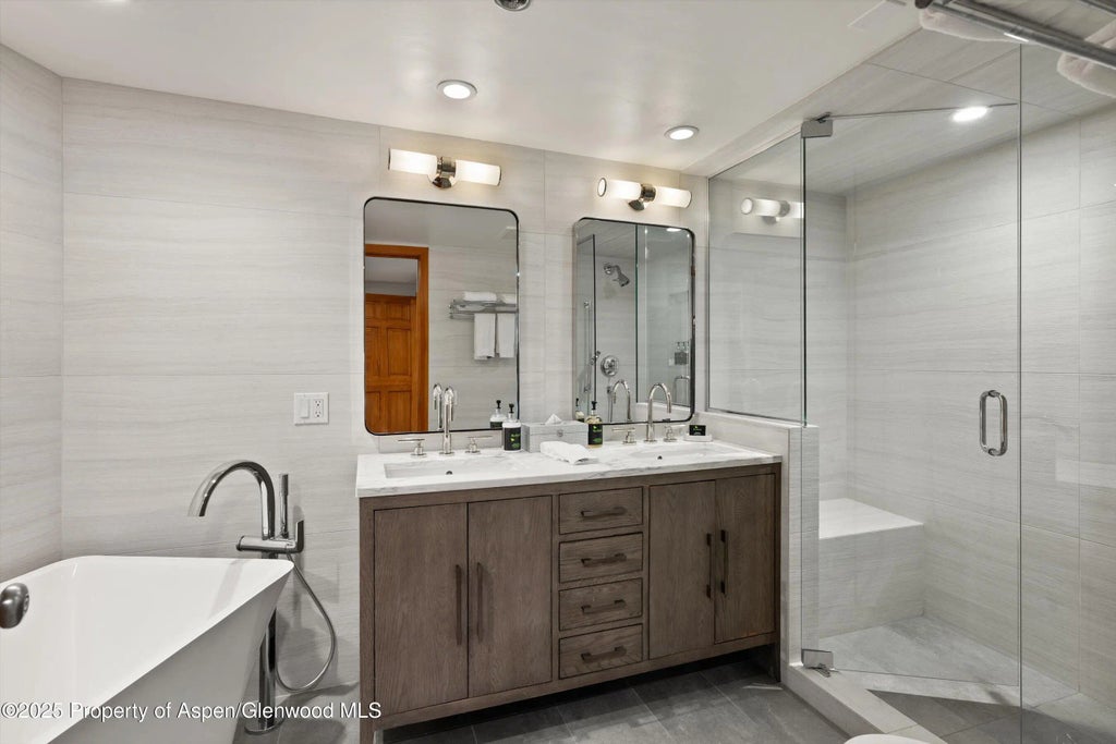 11 of 18 - 425 Wood Road 19, Snowmass Village, CO