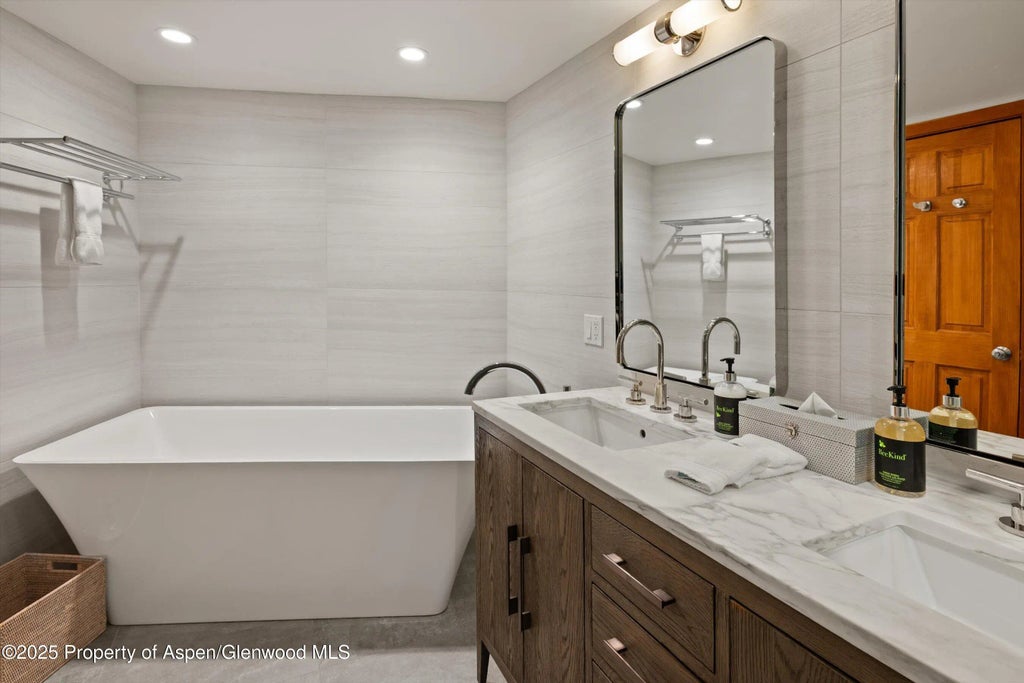 12 of 18 - 425 Wood Road 19, Snowmass Village, CO