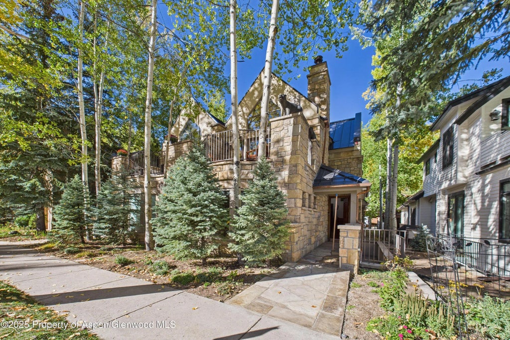 2 of 38 - 914 E Cooper Avenue, Aspen, CO