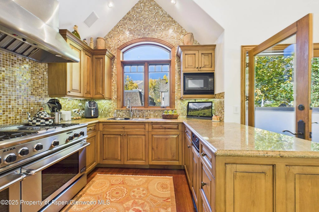 22 of 38 - 914 E Cooper Avenue, Aspen, CO