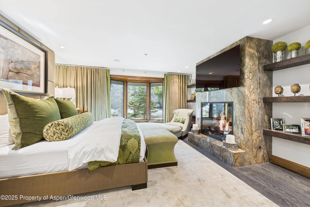 5 of 38 - 914 E Cooper Avenue, Aspen, CO