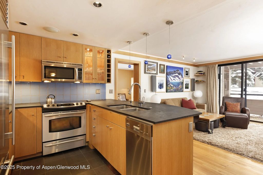 7 of 17 - 415 Vine Street 415, Aspen, CO