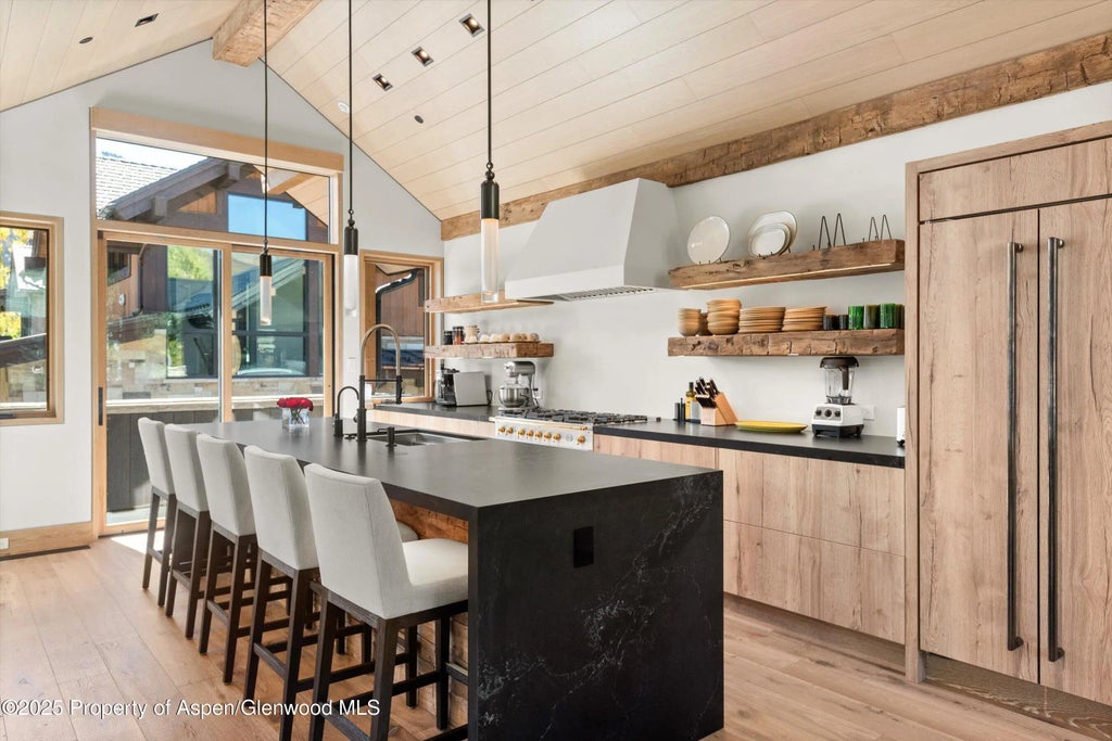 8 of 25 - 543 Walnut Street B, Aspen, CO