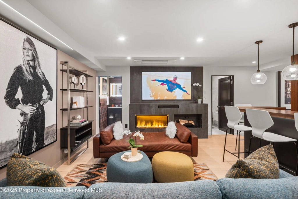 1 of 15 - 725 E Durant Avenue 22, Aspen, CO