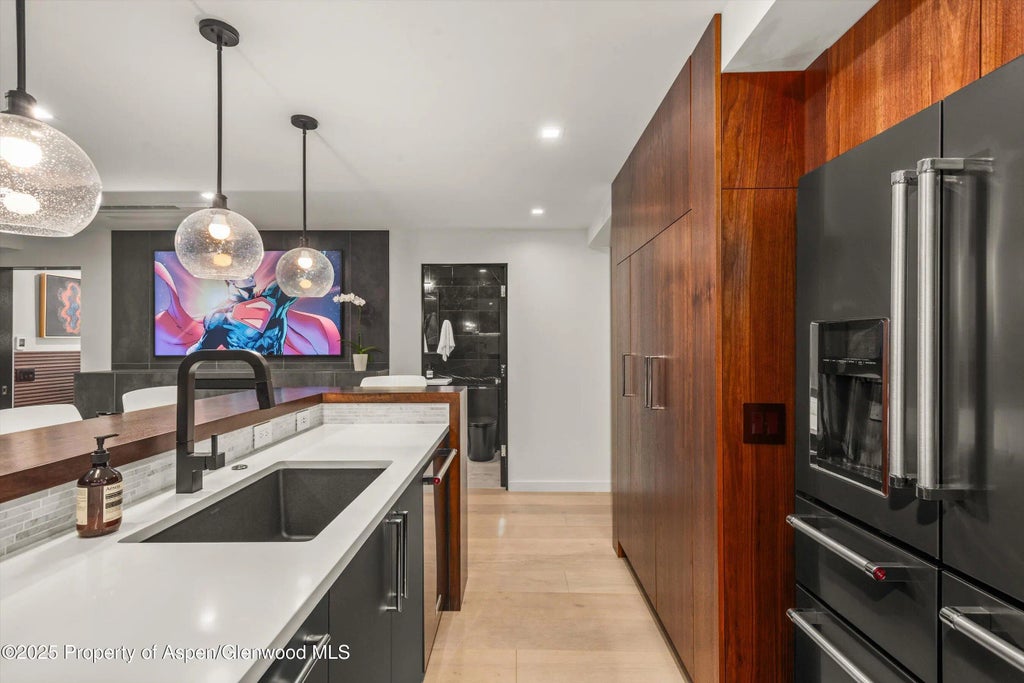 7 of 15 - 725 E Durant Avenue 22, Aspen, CO