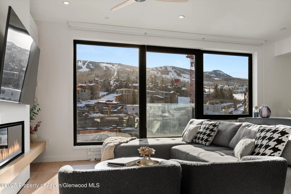 8 of 28 - 119 Wood Road 305, Snowmass Village, CO