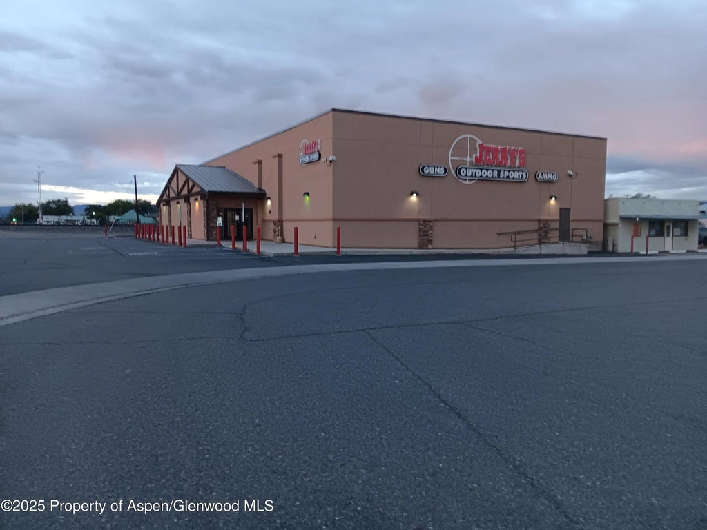 2 of 3 - 2999 North Avenue, Grand Junction, CO