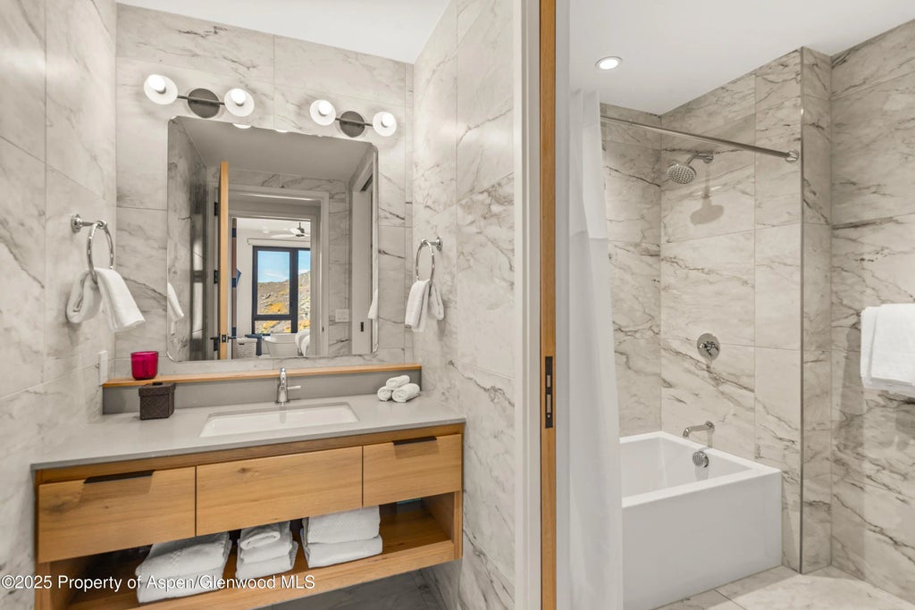 11 of 17 - 119 Wood Road 404, Snowmass Village, CO