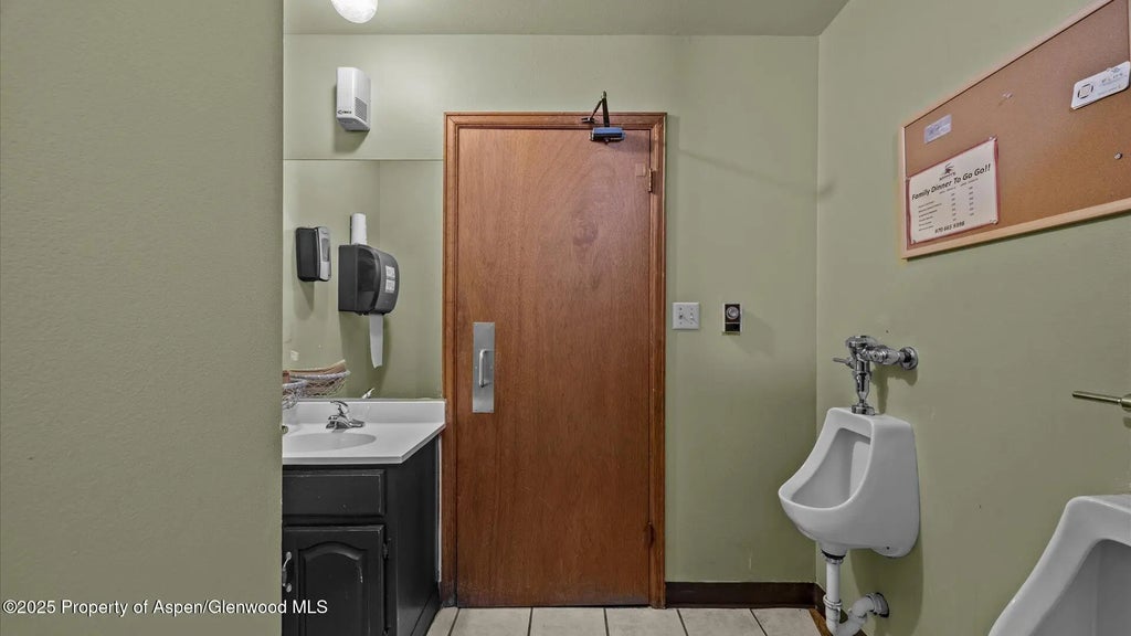 27 of 42 - 412 Park Avenue, Rifle, CO