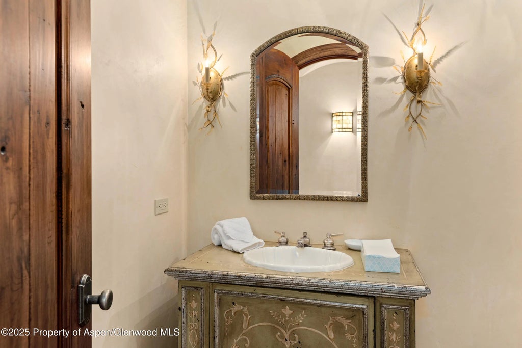 8 of 41 - 388 Exhibition Lane, Aspen, CO