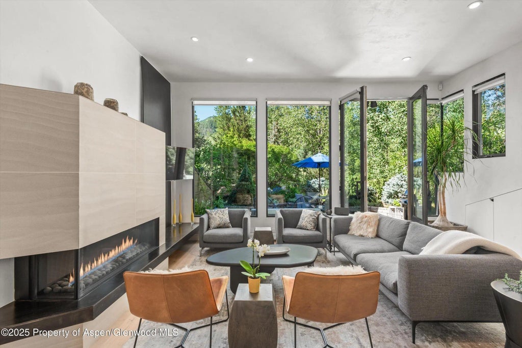 11 of 42 - 155 Lone Pine Road /river Bluff C2, Aspen, CO