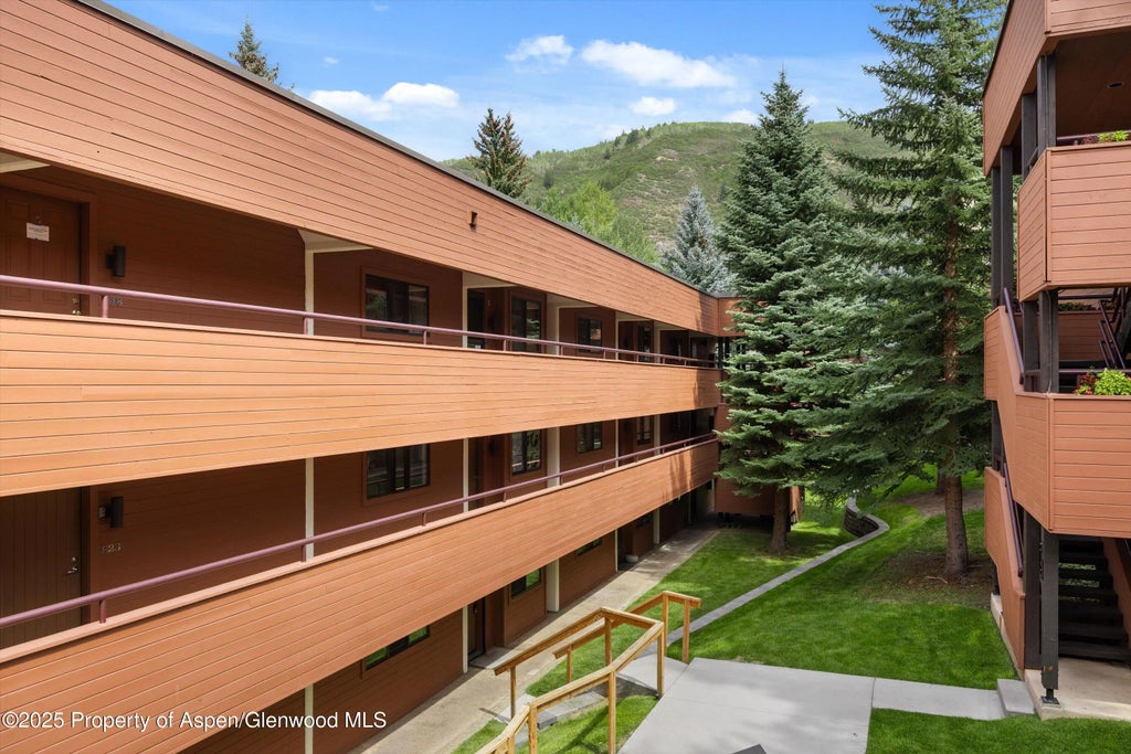 19 of 24 - 950 Vine Street, Aspen, CO