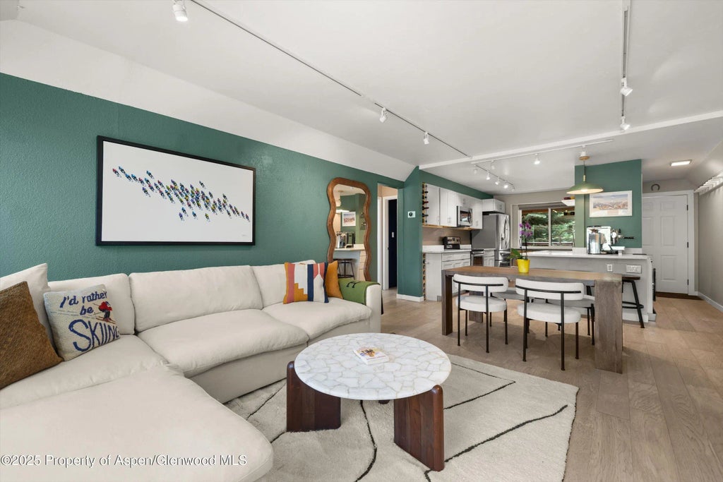 4 of 24 - 950 Vine Street, Aspen, CO