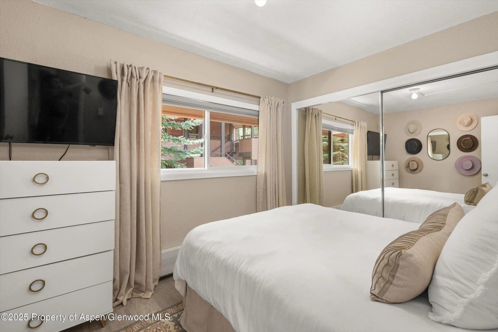 9 of 24 - 950 Vine Street, Aspen, CO