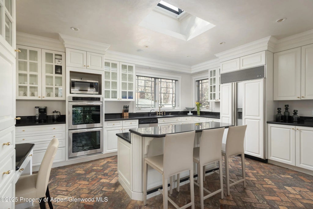 8 of 22 - 825 Ute Avenue A, Aspen, CO