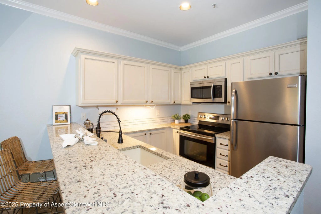 12 of 15 - 1400 E E Valley Road 212, Basalt, CO