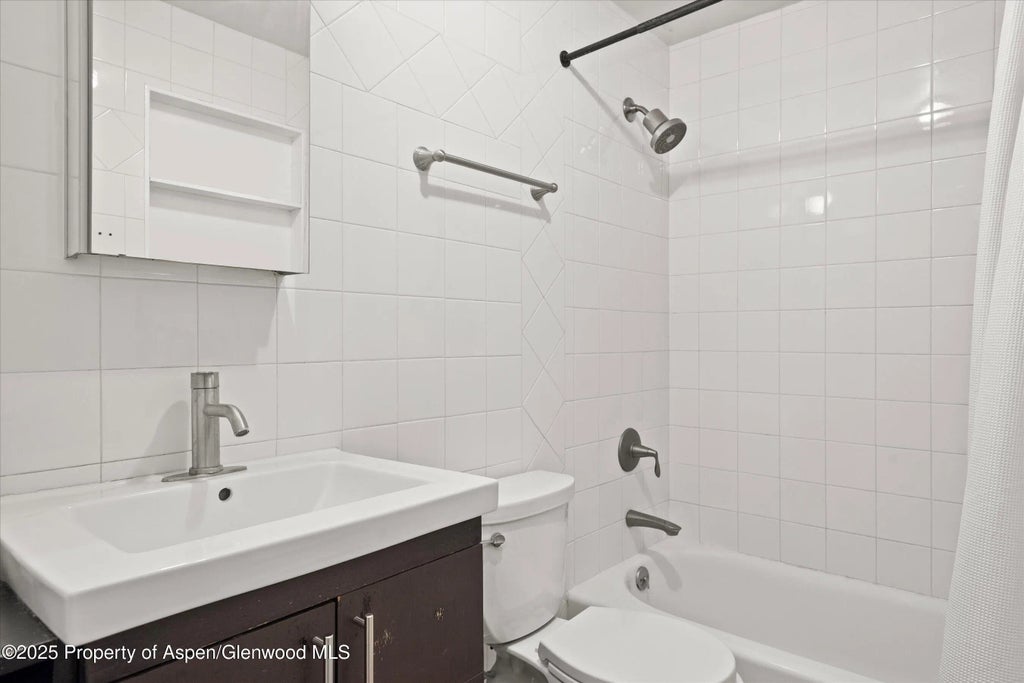 4 of 8 - 425 Park Circle A2, Aspen, CO