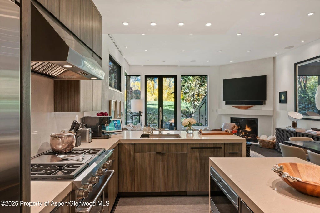 9 of 37 - 155 Lone Pine Road 12, Aspen, CO