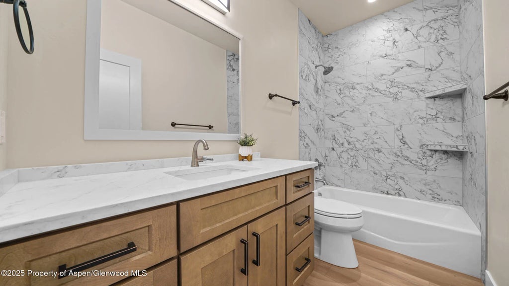 15 of 26 - 52 Hogan, Parachute, CO