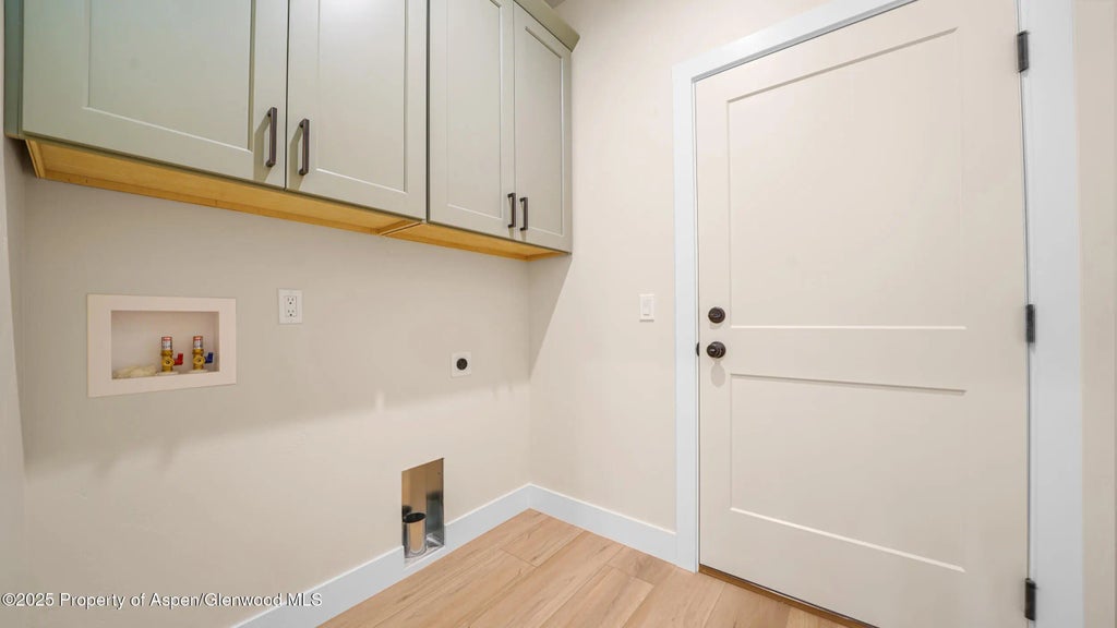 17 of 26 - 52 Hogan, Parachute, CO