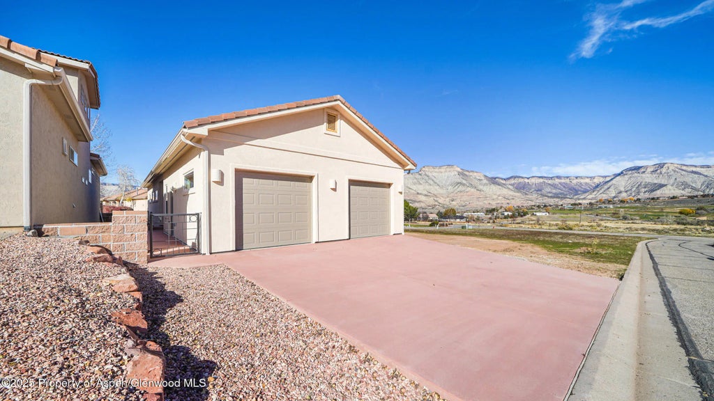 18 of 26 - 52 Hogan, Parachute, CO