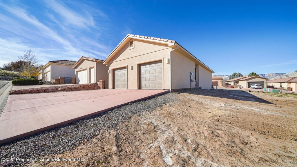 19 of 26 - 52 Hogan, Parachute, CO