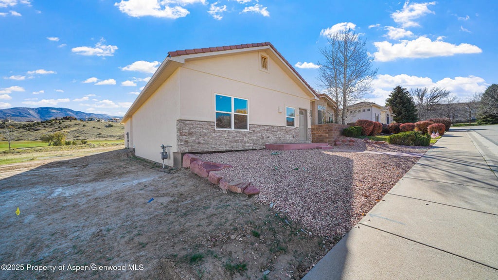 21 of 26 - 52 Hogan, Parachute, CO